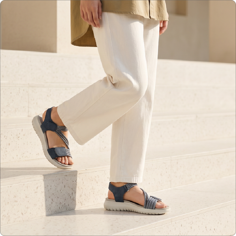 Sandalias ortopédicas cómodas: soporte ergonómico para el arco del pie, ancho ajustable y diseño que realza la silueta de la pierna.